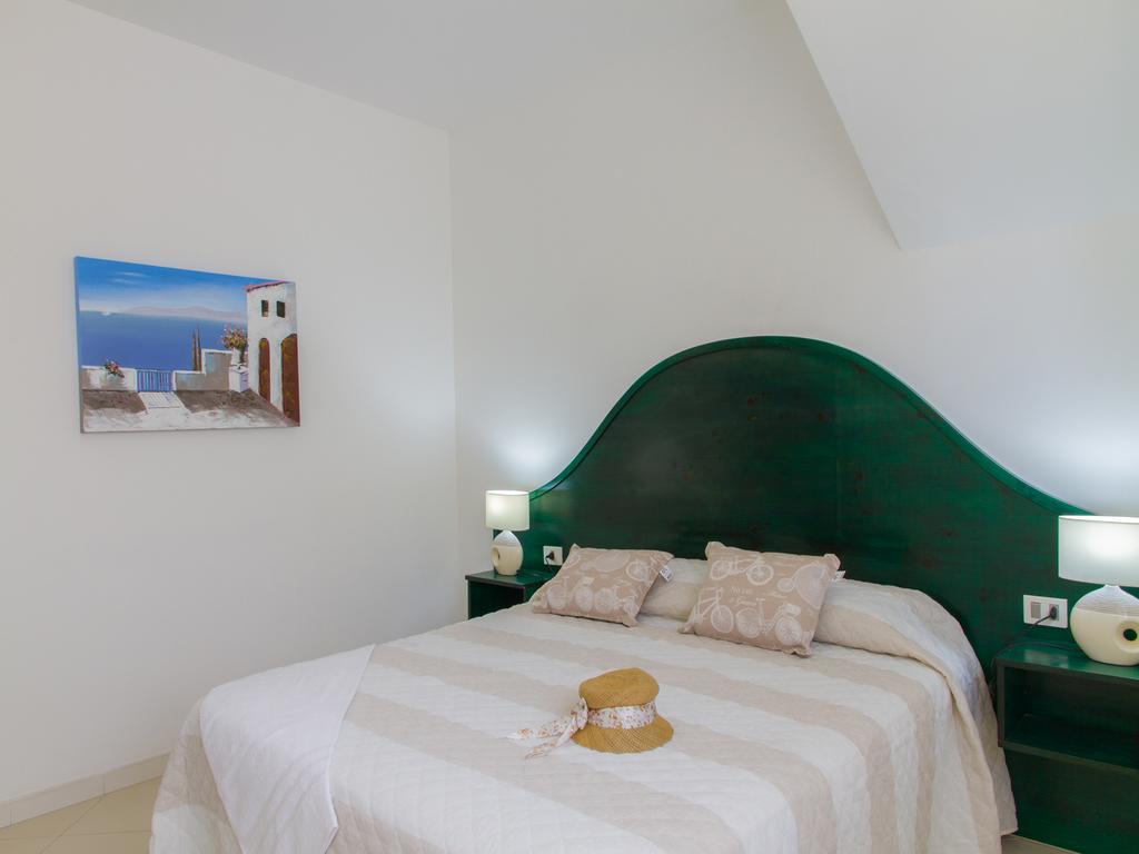 Gelso Bianco Apartments Campofelice Di Roccella Eksteriør bilde